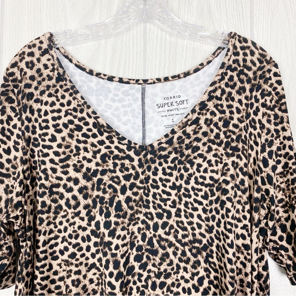 Torrid | Leopard Print Super Soft V-Neck T-Shirt Size 1X - Picture 10 of 13